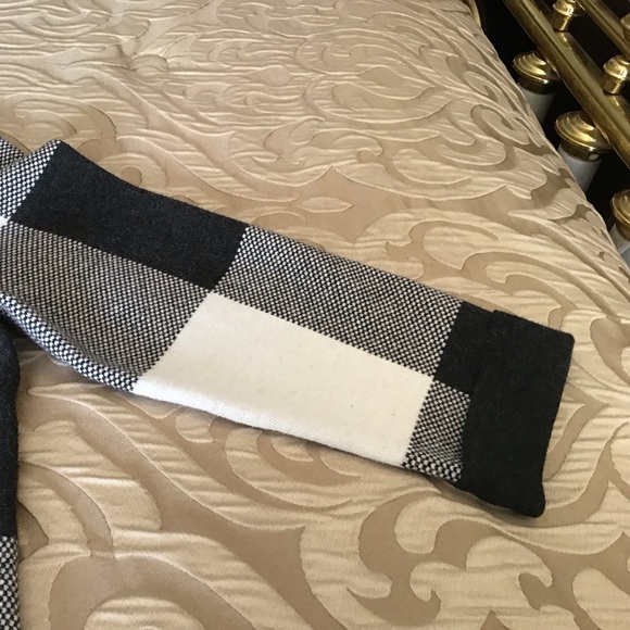 TAHARI SWEATER XL, Long sleeve, classy in charcoal gray & white - Picture 10 of 10